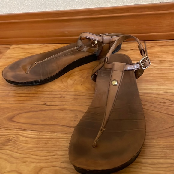 Clarks flip flops - W 10 (see pics/details for condition) - Picture 1 of 4